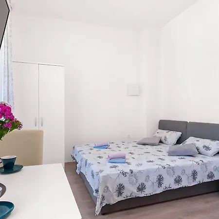 Mima Center Balcony 5 - Rent Apartment Rijeka