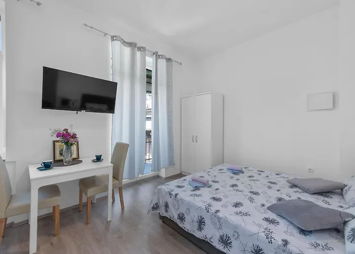 Mima Center Balcony 5 - Rent Lejlighed *